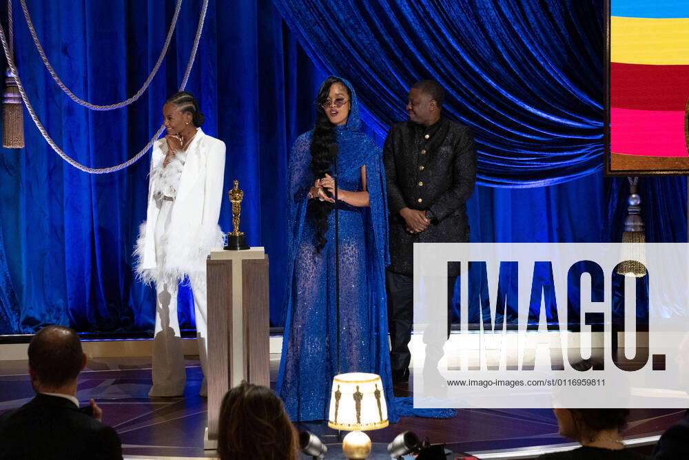 Tiara Thomas, H.E.R. and Dernst Emile, II accept the Oscars for Original Song during the live ABC Telecast of The 93rd Oscars at Union Station in Los Angeles, CA on Sunday, April 25, 2021. Los Angeles CA USA