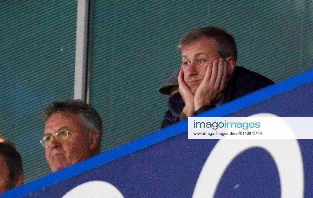 Chelsea v Sunderland . . London, UK . . 19.12.2015 Chelsea Interim manager Guus Hiddink and Roman Abramovich (Chelsea owner). Chelsea v Sunderland London UK 19 12 2015 Chelsea Interim Manager Guus Hiddink and Novel Abramovich Chelsea Owner imago 22237129