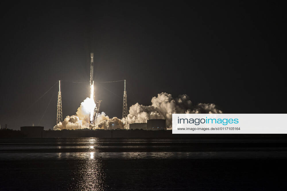 The Falcon 9 lifts off from launch complex 40 at Cape Canaveral Space Force Station, Fla., carrying the 24th batch of 60 Starlink Internet satellites, Wednesday, April 7, 2021. USA - ZUMAz03_ 20210407_sso_z03_677