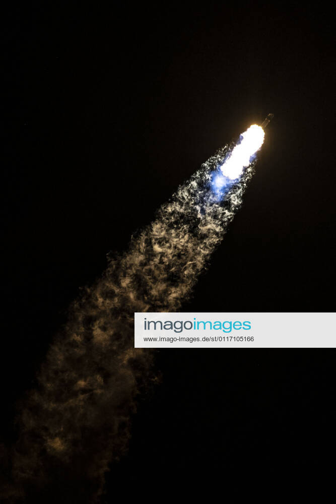 The Falcon 9 lifts off from launch complex 40 at Cape Canaveral Space Force Station, Fla., carrying the 24th batch of 60 Starlink Internet satellites, Wednesday, April 7, 2021. USA - ZUMAz03_ 20210407_sso_z03_697