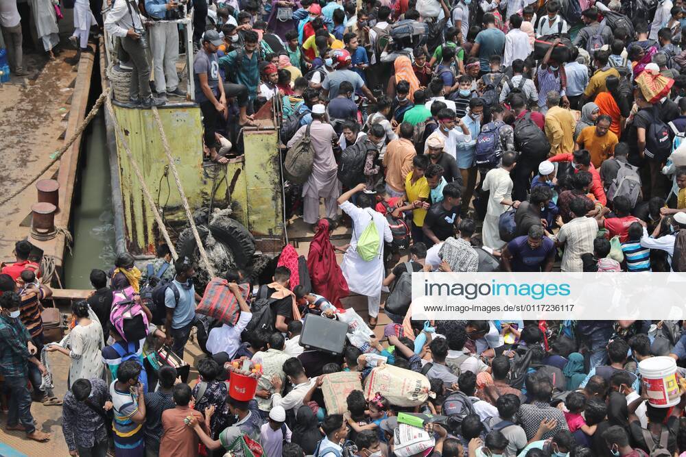 May, 08, 2021 People packed on a ferry as they leave the capital city to their homes as Bangladesh s authorities imposes lockdown amid the Covid-19 coronavirus spread in Dhaka, Bangladesh Dhaka Bangladesh - ZUMAr338 20210508_zip_r338_006