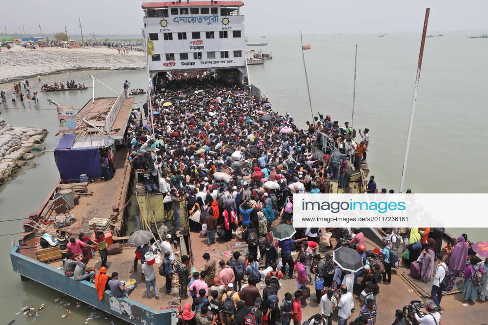 May, 08, 2021 People packed on a ferry as they leave the capital city to their homes as Bangladesh s authorities imposes lockdown amid the Covid-19 coronavirus spread in Dhaka, Bangladesh Dhaka Bangladesh - ZUMAr338 20210508_zip_r338_010