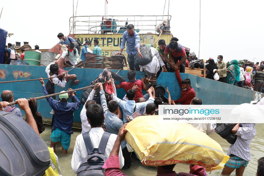 May, 08, 2021 People leave the capital city to their homes as Bangladesh s authorities imposes lockdown amid the Covid-19 coronavirus spread in Dhaka, Bangladesh Dhaka Bangladesh - ZUMAr338 20210508_zip_r338_011