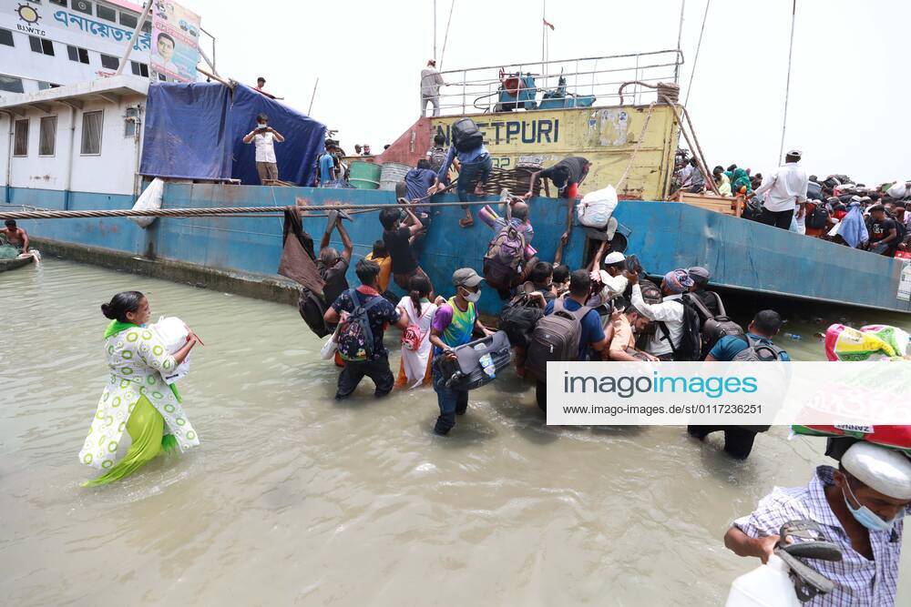 May, 08, 2021 People leave the capital city to their homes as Bangladesh s authorities imposes lockdown amid the Covid-19 coronavirus spread in Dhaka, Bangladesh Dhaka Bangladesh - ZUMAr338 20210508_zip_r338_019