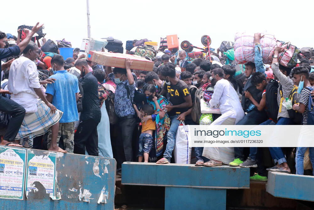 May, 08, 2021 People leave the capital city to their homes as Bangladesh s authorities imposes lockdown amid the Covid-19 coronavirus spread in Dhaka, Bangladesh Dhaka Bangladesh - ZUMAr338 20210508_zip_r338_027