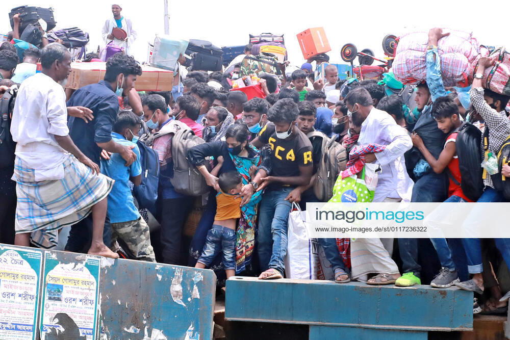 May, 08, 2021 People packed on a ferry as they leave the capital city to their homes as Bangladesh s authorities imposes lockdown amid the Covid-19 coronavirus spread in Dhaka, Bangladesh Dhaka Bangladesh - ZUMAr338 20210508_zip_r338_029