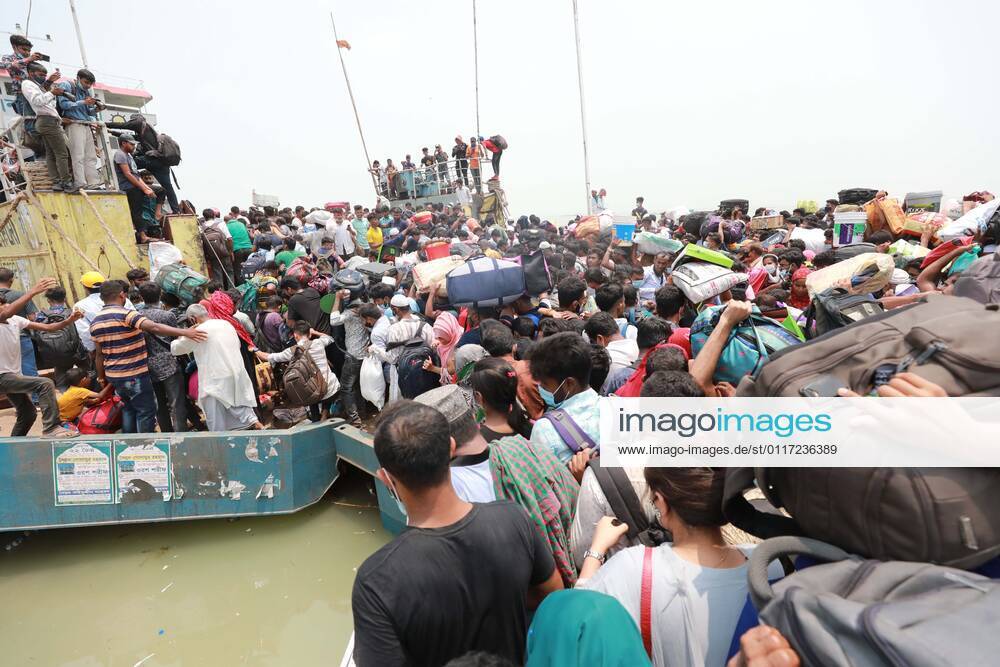May, 08, 2021 People packed on a ferry as they leave the capital city to their homes as Bangladesh s authorities imposes lockdown amid the Covid-19 coronavirus spread in Dhaka, Bangladesh Dhaka Bangladesh - ZUMAr338 20210508_zip_r338_035