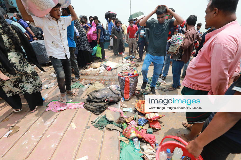 May, 08, 2021 People leave the capital city to their homes as Bangladesh s authorities imposes lockdown amid the Covid-19 coronavirus spread in Dhaka, Bangladesh Dhaka Bangladesh - ZUMAr338 20210508_zip_r338_048