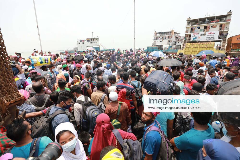 May, 08, 2021 People packed on a ferry as they leave the capital city to their homes as Bangladesh s authorities imposes lockdown amid the Covid-19 coronavirus spread in Dhaka, Bangladesh Dhaka Bangladesh - ZUMAr338 20210508_zip_r338_105