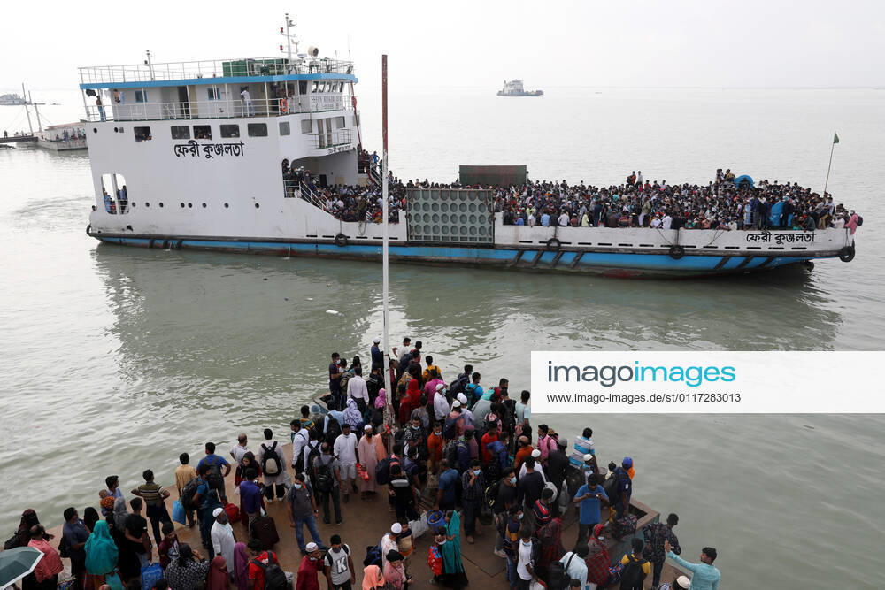 May 8. 2021, Dhaka, Bangladesh: Amid a mad rush of holidaymakers, ferry services on busy Paturia-Daulatdia and Shimulia-Banglabazar routes were suspended on Saturday morning -- leaving thousands of people stranded on both sides of Padma River. The sudden suspension caused immense sufferings to people on their way to their village homes ahead of the Eid-ul-Fitr holidays, violating government directives against inter-district travel. Dhaka Bangladesh - ZUMAkers 20210508_mda_r336_077