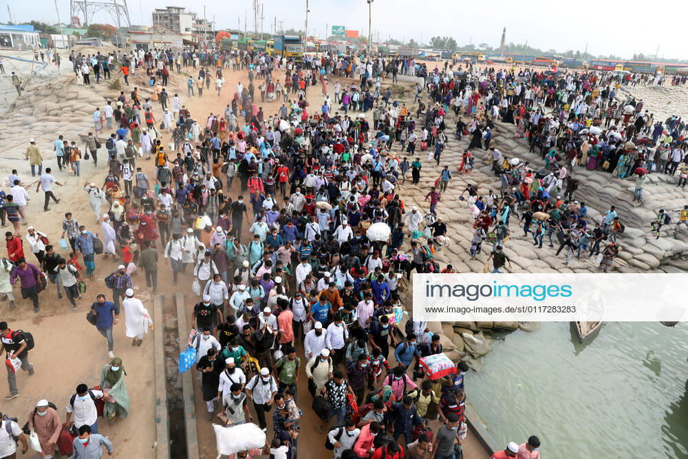 May 8. 2021, Dhaka, Bangladesh: Amid a mad rush of holidaymakers, ferry services on busy Paturia-Daulatdia and Shimulia-Banglabazar routes were suspended on Saturday morning -- leaving thousands of people stranded on both sides of Padma River. The sudden suspension caused immense sufferings to people on their way to their village homes ahead of the Eid-ul-Fitr holidays, violating government directives against inter-district travel. Dhaka Bangladesh - ZUMAkers 20210508_mda_r336_082