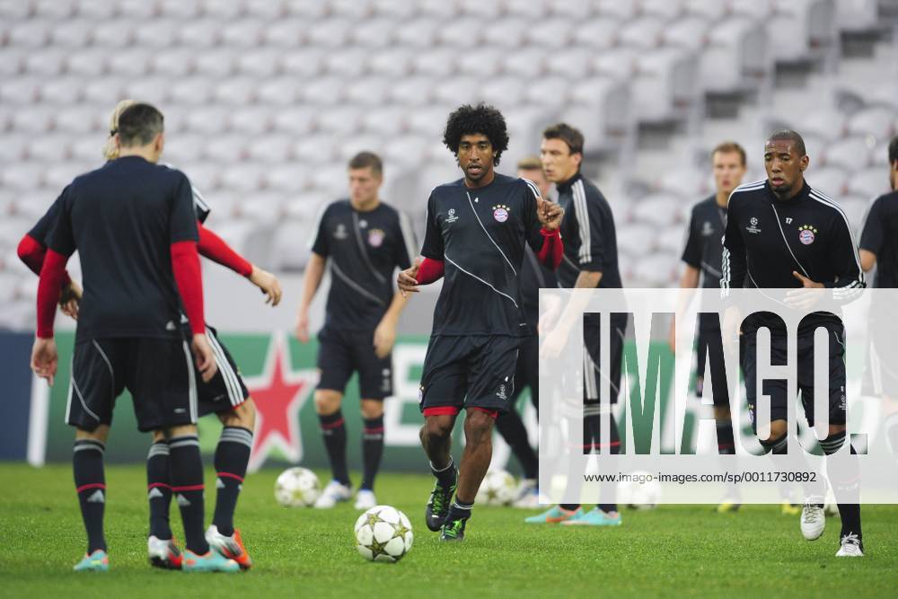 Dante FOOTBALL : entrainement du Bayern de Munich - Champions League - 22 10 2012 JBAutissier Panoramic