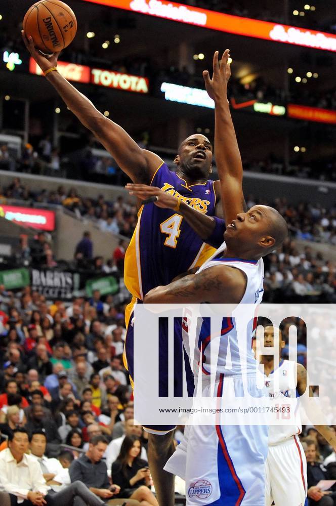 October 24 2012 Los Angeles, CA..Lakers Antawn Jamison 4 gets off a shot over Clippers Caron Butler 5 during the preseason NBA Basketball Herren USA Basketball game between the Los Angeles Lakers and the Los Angeles Clippers at Staples Center in Los Angeles, California. Josh Thompson Cal Media NBA Basketball Herren USA 2012: Lakers vs Clippers OCT 24 - ZUMAct7