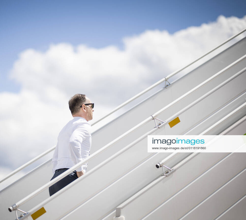 German Foreign Minister Heiko Maas, SPD, photographed boarding an aircraft of the Bundeswehr Air Force on the occasion of his participation in the International Conference in Support of the Sudanese Transition in Paris, at Berlin Brandenburg Airport 17 05 2021 Berlin Germany