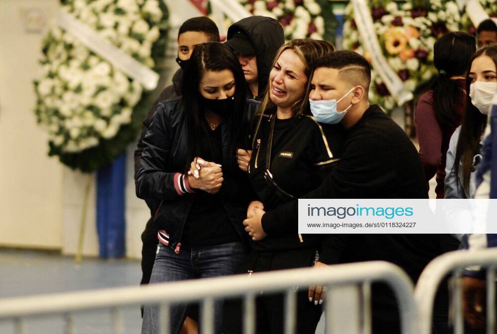 Funeral of late Brazilian Funk Singer- MC Kevin May 18, 2021, Sao Paulo, Brazil: Family, fans and friends attend the funeral of singer MC Kevin, on the court of samba school Unidos de Vila Maria, in the north of Sao Paulo. The Funk singer died on Sunday (16) after falling from the 5th floor of a hotel where he was staying, in Rio de Janeiro. Funeral of late Brazilian Funk Singer- MC Kevin