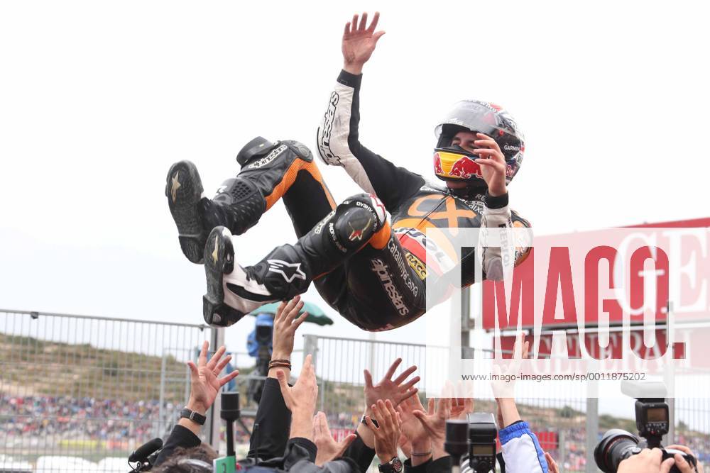 IPP20121111 Motorsports: Moto2 World Championship, GP of Valencia, marc marquez Siegesjubel, Sieg ZWEIx PhotoxPressx