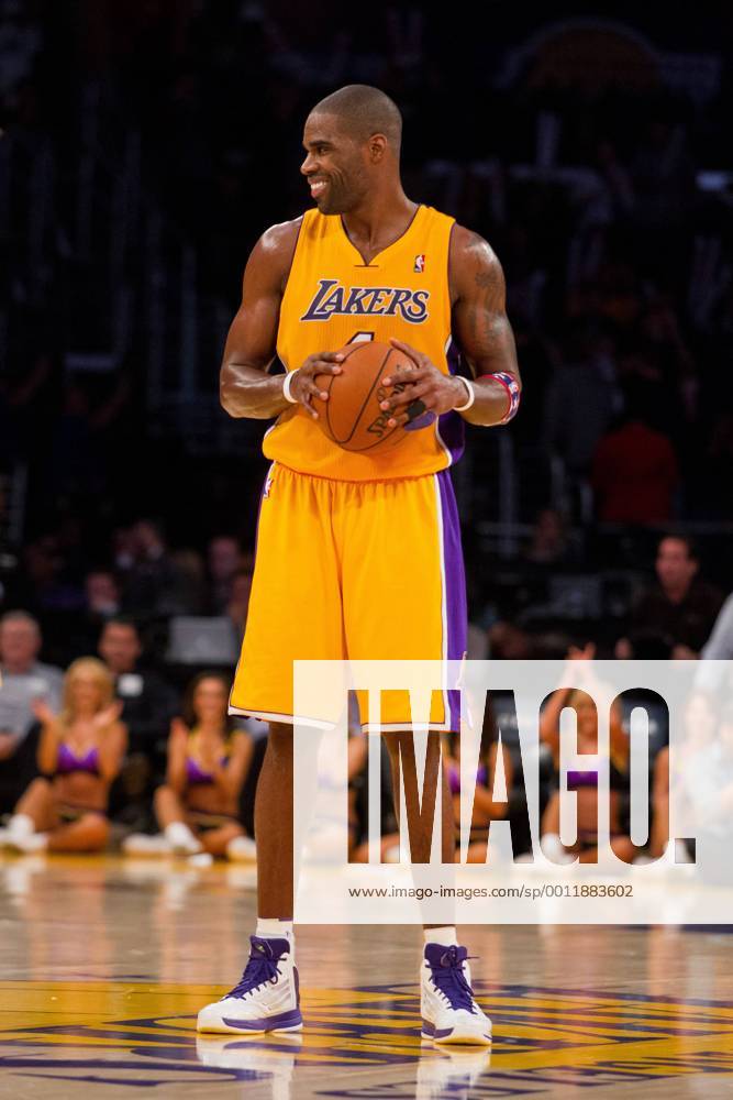 Forward (4) Antawn Jamison of the Los Angeles Lakers as the Lakers defeat the Golden State Warriors 101-77 at the STAPLES Center in Los Angeles, CA. NBA Basketball Herren USA NOV 09 Warriors at Lakers Icon181121109060