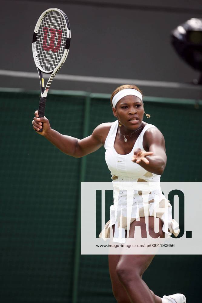 Serena Williams (USA) Tennis Damen All England Championships 2004, Grand Slam, WTA-Tour, Einzelbild Wimbledon London Dynamik,