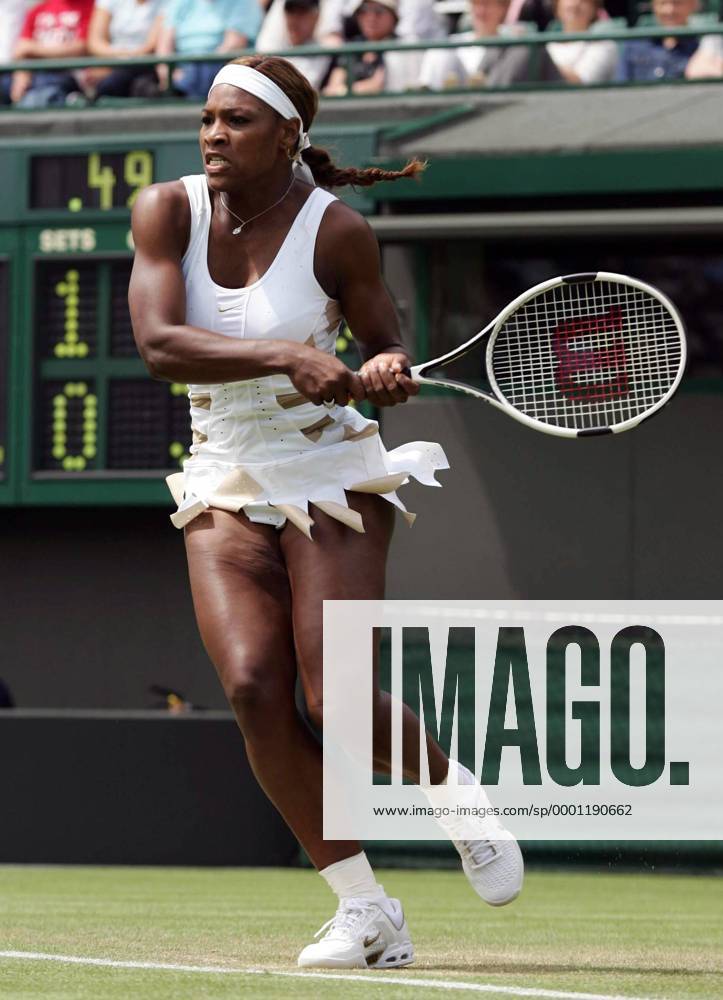 Serena Williams (USA) Tennis Damen All England Championships 2004, Grand Slam, WTA-Tour, Rasen, Rasenplatz, Rasentennis, Rasenturnier, Einzelbild Wimbledon London Dynamik,