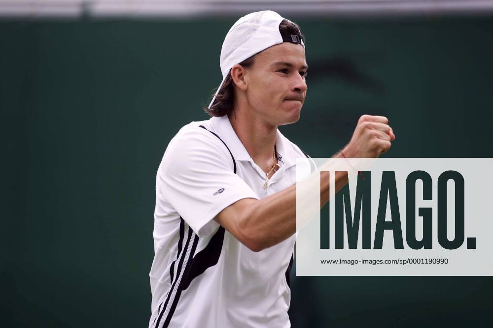 Guillermo Coria (Argentinien) - Jubel Tennis Herren All England Championships 2004, Grand Slam, ATP-Tour, Einzelbild Wimbledon London Freude,