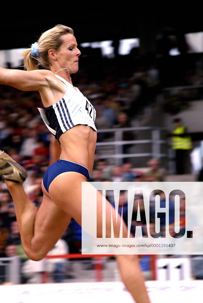Susen Tiedtke (LG Eintracht Frankfurt Deutschland) - Absprung Leichtathletik LM Damen Deutsche Meisterschaft 2004, DM, Landesmeisterschaft, Einzelbild Braunschweig Dynamik,