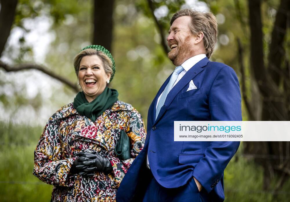BERGEN King Willem Alexander and Queen Maxima walk through De Maasduinen National Park during a regional visit to North Limburg The royal couple will receive an explanation about the history of De Maasduinen nature reserve ANP ROYAL IMAGES REMKO DE WAAL