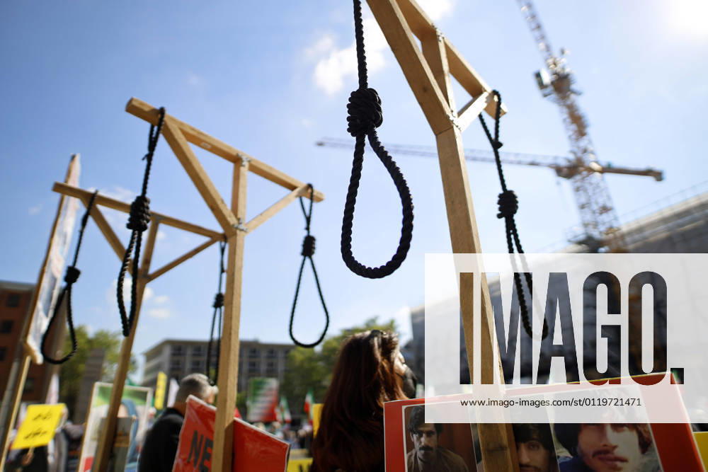 A demonstration of opponents of the Mullah regime in Tehran demands solidarity with the opposition in Iran, the abolition of the death penalty and an overthrow They hold Iranian flags and have built some wooden gallows, which are to illustrate the martial execution methods in Iran The demonstration was permitted with Coron Foto:xC.xFuturexImage