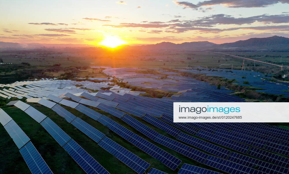 China, Photovoltaikanlage in Hebei für die Olympischen Winterspiele 2022 June 4, 2021, Zhangjiakou, Hebei, China: The photovoltaic power plant will provide green energy for the Beijing Winter Olympics in Zhangjiakou,Hebei,China on 04th June, 2021. Zhangjiakou China - ZUMAt151 20210604_zia_t151_004