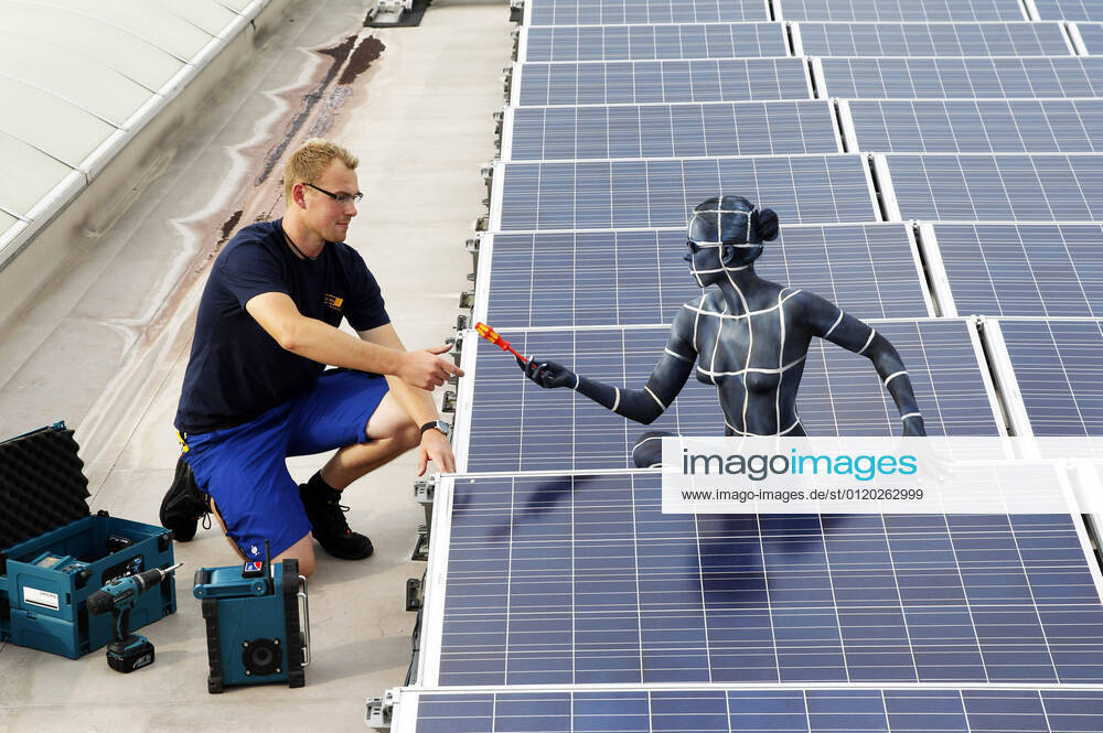 The Federal Government reacts with the climatic protection In a draft for an immediate program it brings an installation obligation of solar cells for all new buildings into the discussion Same is to apply also with larger roof reorganizations of inventory buildings Here on the photo Mode Foto:xT.xSkupinx xFuturexImage