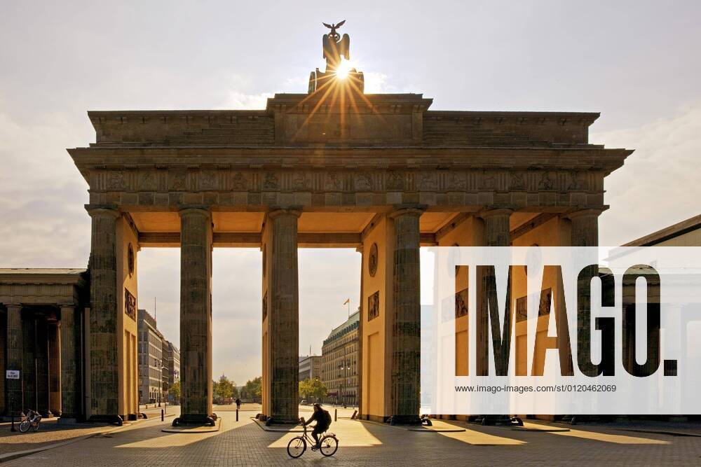 Brandenburg Gate early morning backlit, Berlin, Germany, Europe