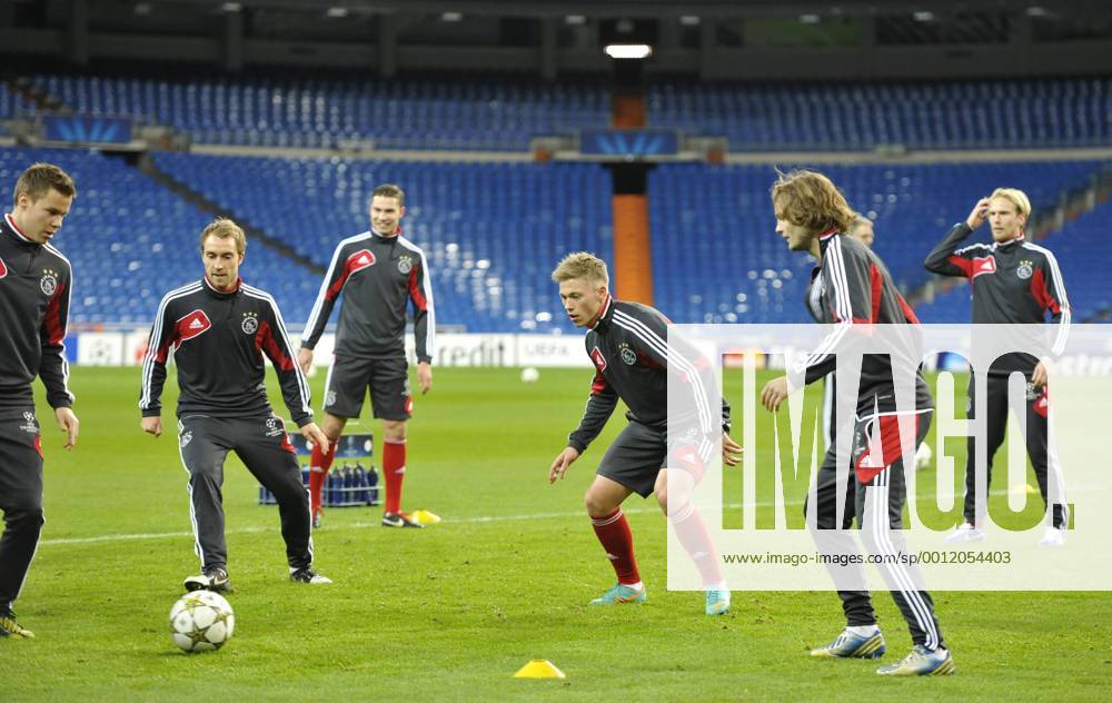 Real Madrid - Ajax - UEFA Champions League 2012 2013 - Group D- Matchday 6 Ajax players: Niklas Moisander, Christian Eriksen, Viktor Fischer, Daley Blind and Christian Poulsen in the training before the match Estadio Santiago Bernabeu - Madrid - Spain- 03 12 2012
