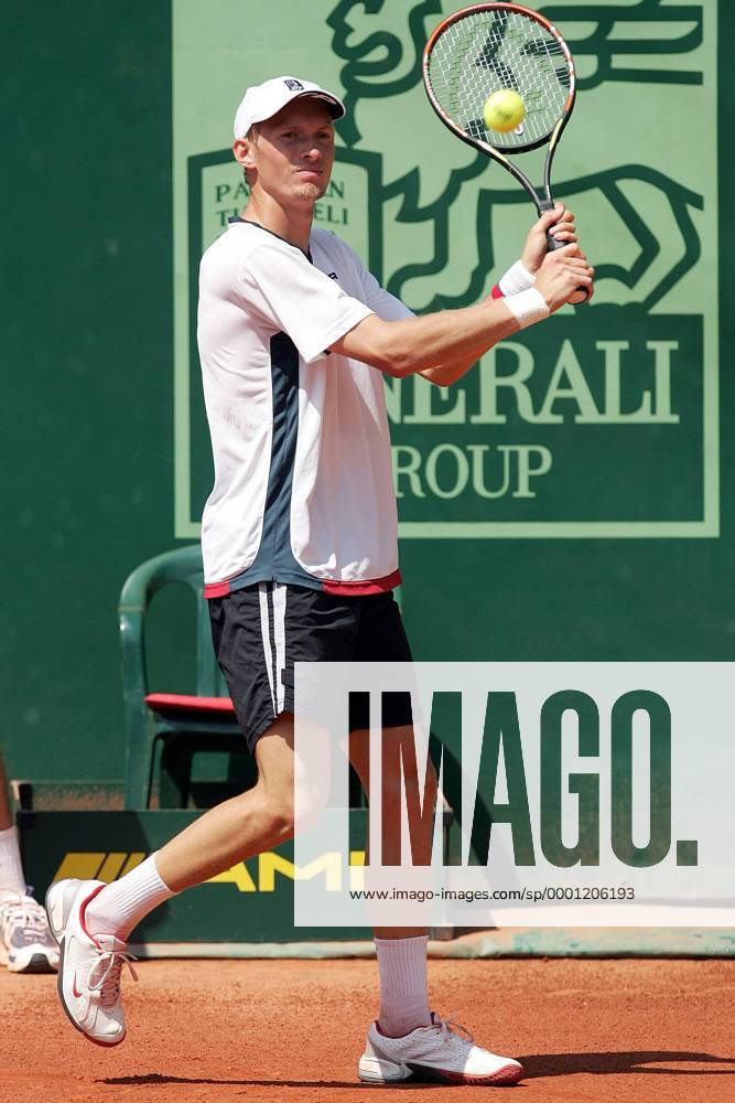 Nikolay Davydenko (Rußland) - beidhändige Rückhand Tennis Herren Generali-Open 2004, ATP-Tour, Vdig Einzelbild Kitzbühel