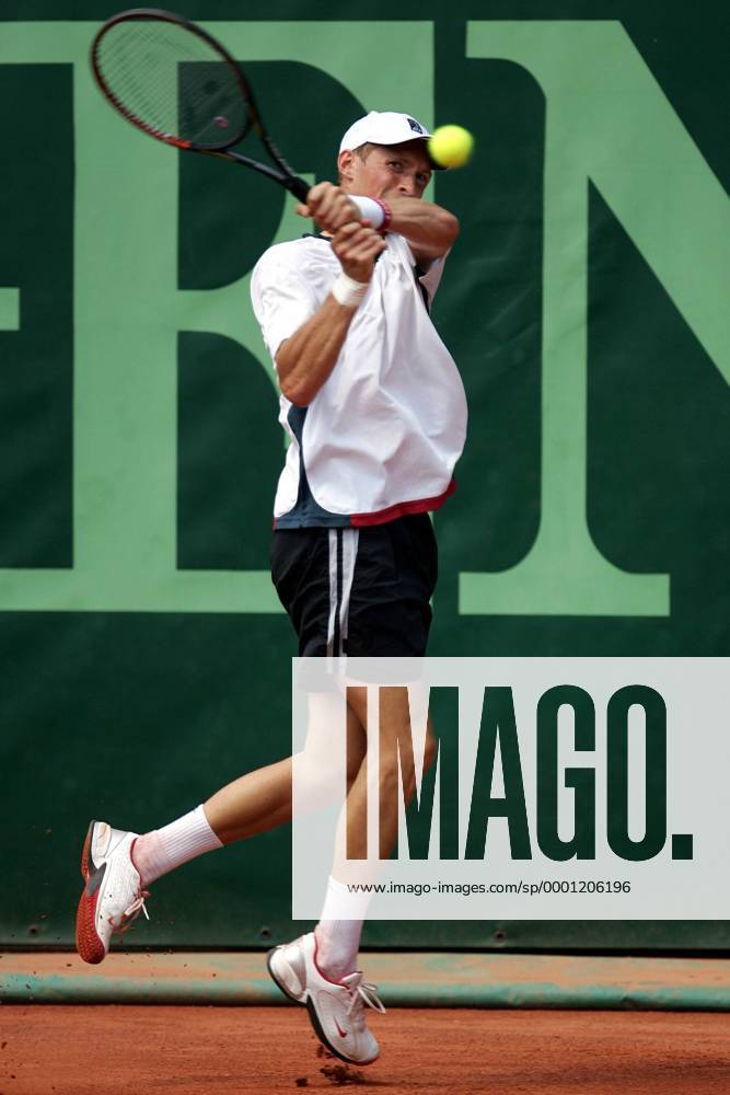 Nikolay Davydenko (Rußland) - beidhändige Rückhand Tennis Herren Generali-Open 2004, ATP-Tour, Vdig Einzelbild Kitzbühel Dynamik,