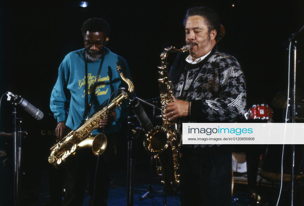 JAZZ FEST BERLIN Jazz Fest Berlin, 1987, mit den beiden amerikanischen Tenorsaxophonisten Joe Henderson und Johnny Griffin. Jazz Fest Berlin, 1987, on stage the Tenor saxophone players Joe Henderson and Johnny Griffin., Berlin Deutschland