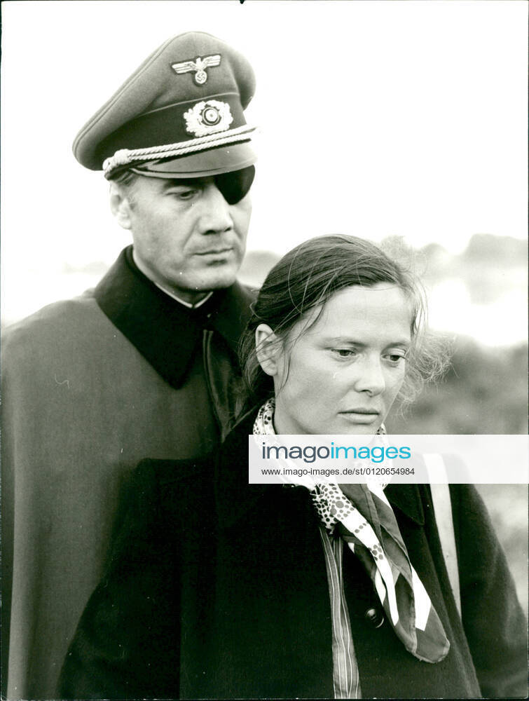 Fliegen und Stürzen Das Bild zeigt einen Ausschnitt aus dem deutschen TV-Drama Fliegen und Stürzen. Es sind die Schauspieler Cordula Trantow und Wolfgang Arps zu sehen.