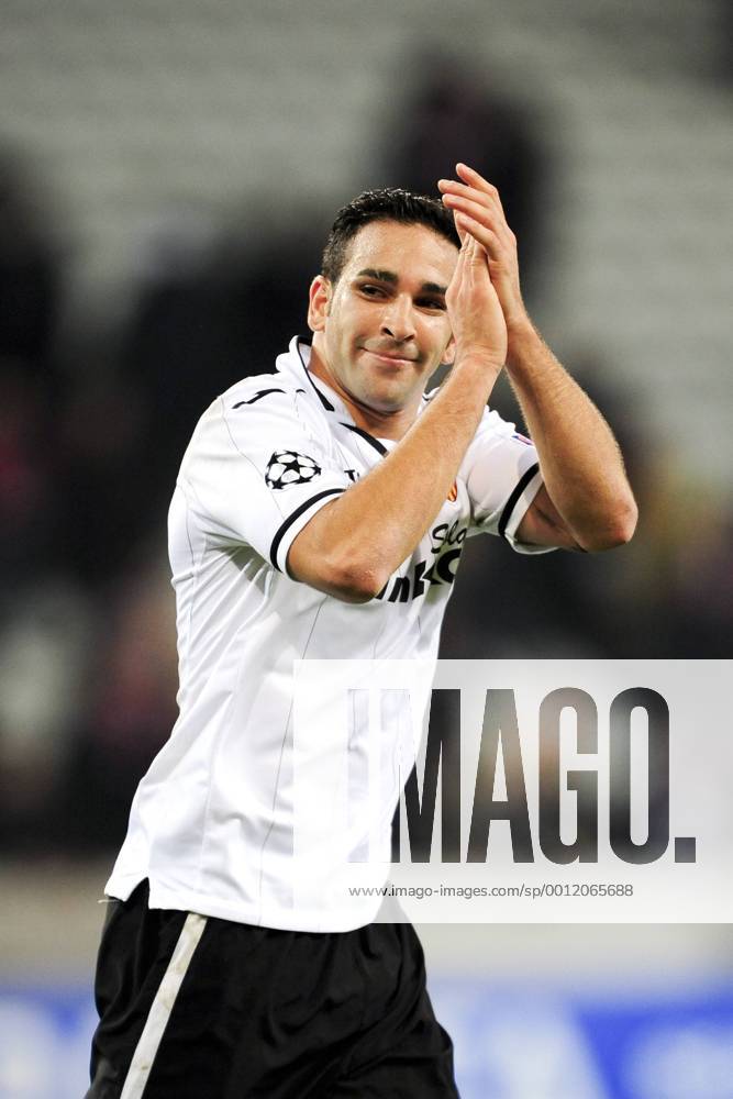 Joie d Adil Rami (Valence Fc) en fin de match - tour d honneur FOOTBALL : Lille vs Fc Valence - Ligue des Champions - 05 12 2012 JBAutissier Panoramic