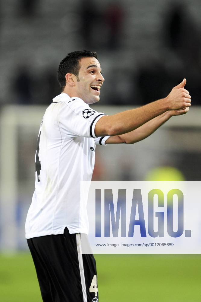 Joie d Adil Rami (Valence Fc) en fin de match - tour d honneur FOOTBALL : Lille vs Fc Valence - Ligue des Champions - 05 12 2012 JBAutissier Panoramic