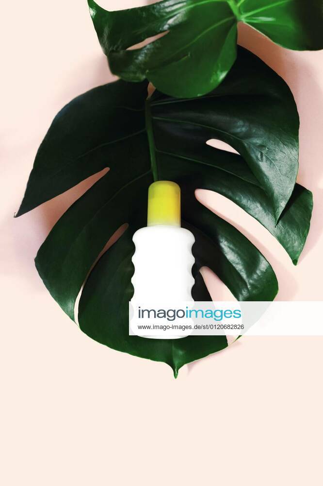 IMAGO Creative, Jahreszeit Sommer, Sonnenschutz Sun protection concept, sunscreen lotion bottle mock up, 25.02.2020 07:54:43,