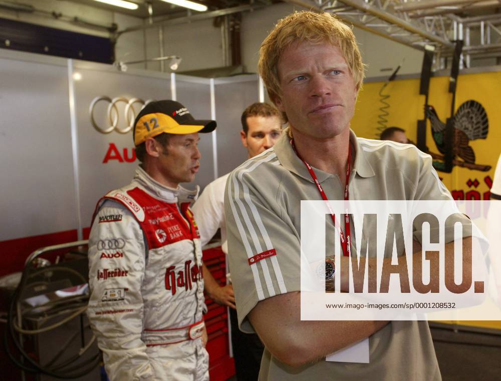 Torwart Oliver Kahn (FC Bayern München) anläßlich eines Sponsorentermins zu Gast in der Audi-Box während des DTM-Laufs auf dem Nürburgring Fußball 1. BL Herren Deutsche Tourenwagen Meisterschaft 2004, DTM, Masters, Tourenwagenmeisterschaft, Motorsport, Einzelbild Nürburgring Nürburg, Sponsorentermin