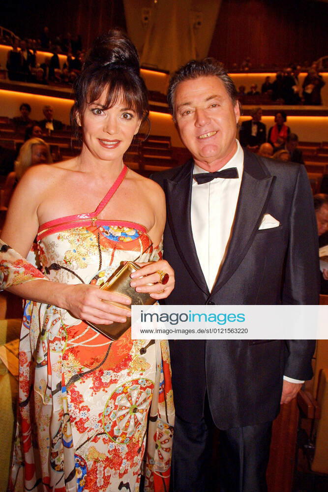 Jewish Museum 09 09 2001 Actress Iris Berben husband Gabriel Lewy, state act for the ceremonial opening Jewish Museum in the Berlin Philharmonic Hall, Herbert von Karajan Strasse 1, Berlin 09 09 2001 XXX