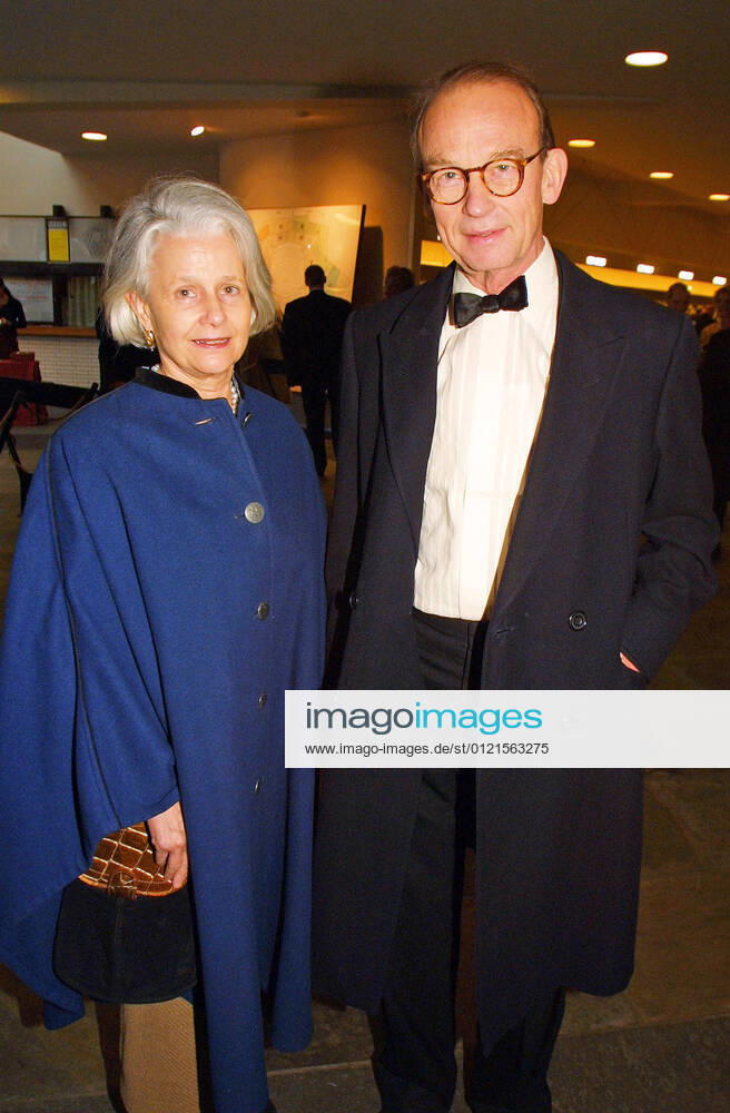 Jewish Museum 09 09 2001 Politician Dr Hans Otto Braeutigam Mrs Hildegard, State Act for the ceremonial opening Jewish Museum in the Berlin Philharmonic Hall, Herbert von Karajan Strasse 1, Berlin 09 09 2001 XXX