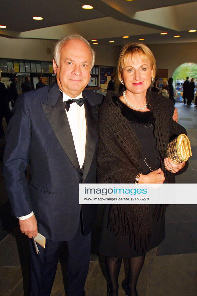 Jewish Museum 09 09 2001 Manager Prof Dr Juergen Richter Bertelsmann Mrs Renate Breitkreuz, State Act for the ceremonial opening Jewish Museum in the Berlin Philharmonic Hall, Herbert von Karajan Strasse 1, Berlin 09 09 2001 XXX