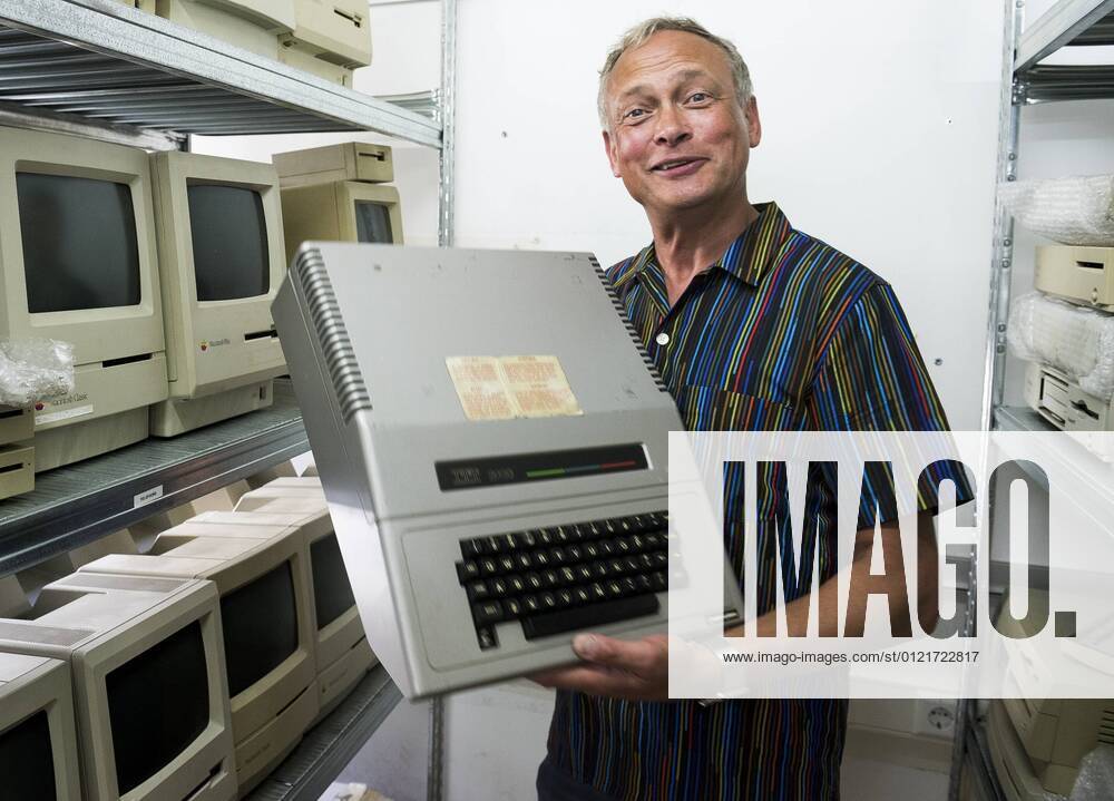 Utrecht - 15-06-2021. Amac-baas Ed Bindels gaat een Apple Macintoshmuseum openen in The Wall. Foto, Marnix Schmidt Amac boss Ed Bindels starts Apple Macintosh museum x12178224x