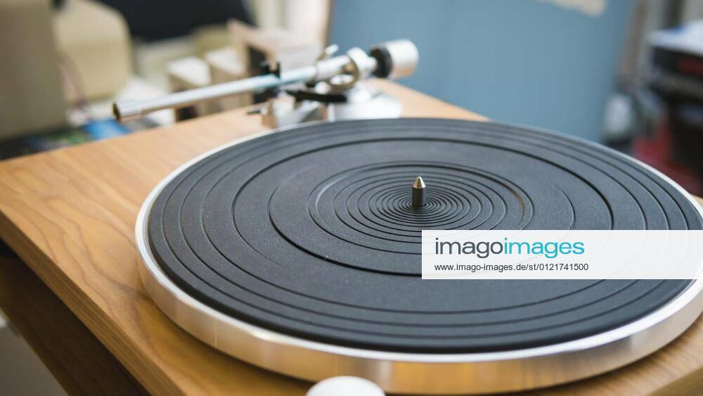 Close-up of modern turntable vinyl record player. Needle of a vinyl record, 03.04.2020 17:21:42,