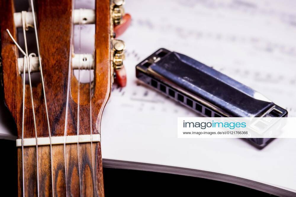 Guitar and harmonica with notes, 06.04.2020 08:54:28,