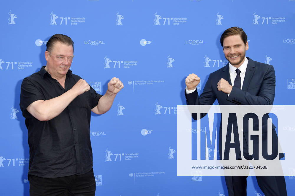 Peter Kurth and Daniel Brühl at the premiere of the feature film Next Door at the Berlinale Summer Special 2021 71 Berlin International Film Festival at the open-air cinema Museumsinsel Berlin, 16 06 2021 Foto:xF.xFuturexImage