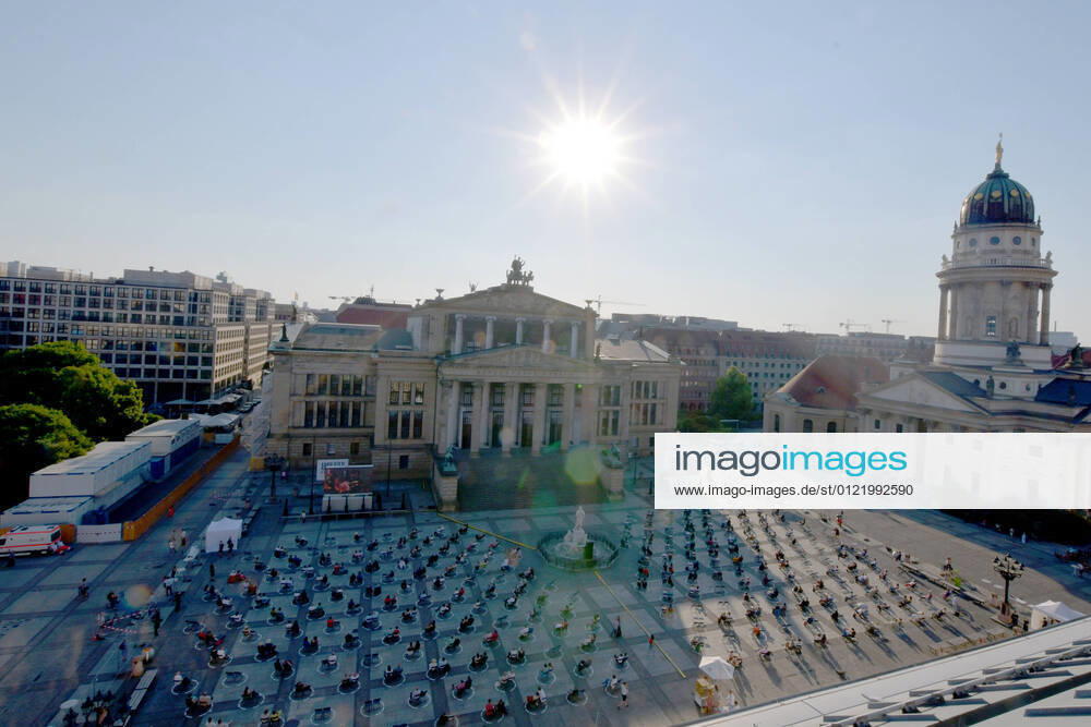 New production 200 years of FREISCHÜTZ View from above of the action from a hotel opposite New production 200 years of FREISCHÜTZ 1821 Open Air in front of the Konzerthaus, production by La Fura, chief conductor Christoph Eschenbach, a musical cinema evening, on a warm summer night with 500 guests sitting in a circle at the Gendarmenmarkt Berlin on 18 06 2021 Photopress Mueller