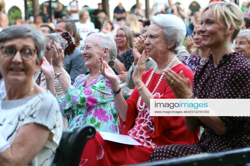Bilder des Jahres 2021, Entertainment 06 Juni Entertainment Themen der Woche KW24 19-06-2021 Denmark Queen Margrethe and Princess Benedikte attends the re-premiere of Tinderbox at the Pantomime Theater in Tivoli. The Queen has created the costumes for the performance and is also the set designer of Tivoli-Balleten at the Pantomime Theater. Denmark out. Â