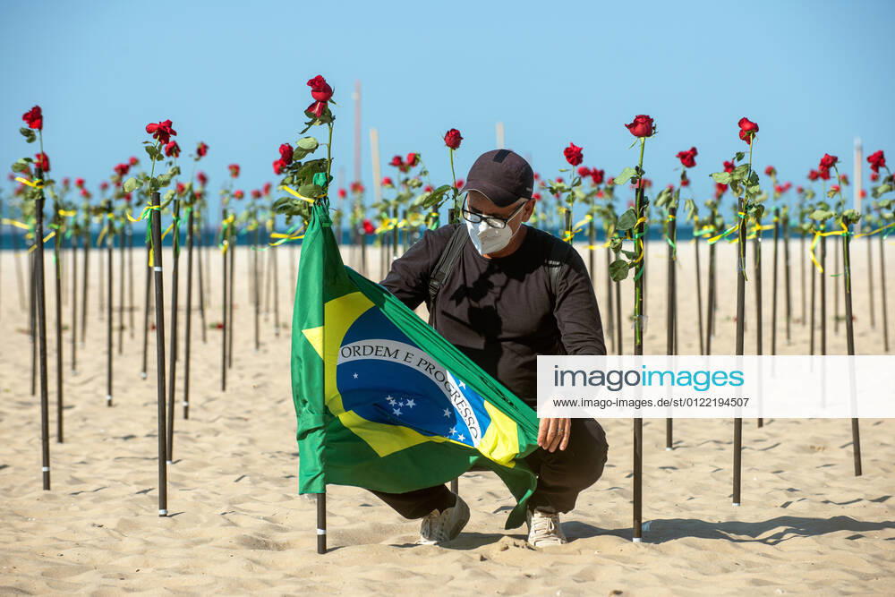 500 Thousand deaths by COVID-19 in Brazil RIO DE JANEIRO, BRAZIL, JUN 20: 500 THOUSAND DEATHS BY COVID-19 IN BRAZIL - NGO Rio of Peace (Rio de Paz), protests when Brazil reaches the mark of 500 Thousand deaths from COVID-19 in the country, setting up 500 roses on the sands of Copacabana beach on June 20, 2021. ( Photo by Chico Ferreira Penta Press ) Rio de Janeiro Brazil 6749_242181