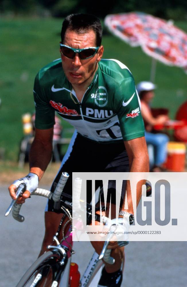 Erik Zabel (Team Deutsche Telekom) im grünen Trikot auf der Strecke Radsport Herren Tour de France 1998, Radrennsport, Straßenradsport, Straßenradrennsport, Straße, Rad, Radrennen Einzelbild Dynamik,